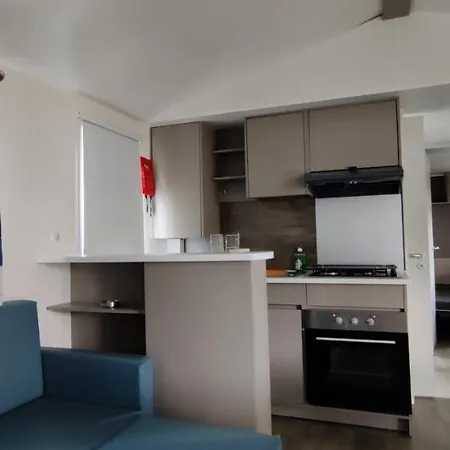 Grands Mobil-homes 4 Clim-parking Privées-possibilité D'accueil Jusqu'à 20 Voyageurs-siblu *
