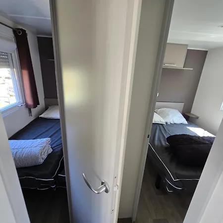 Grands Mobil-homes 4 Clim-parking Privées-possibilité D'accueil Jusqu'à 20 Voyageurs-siblu